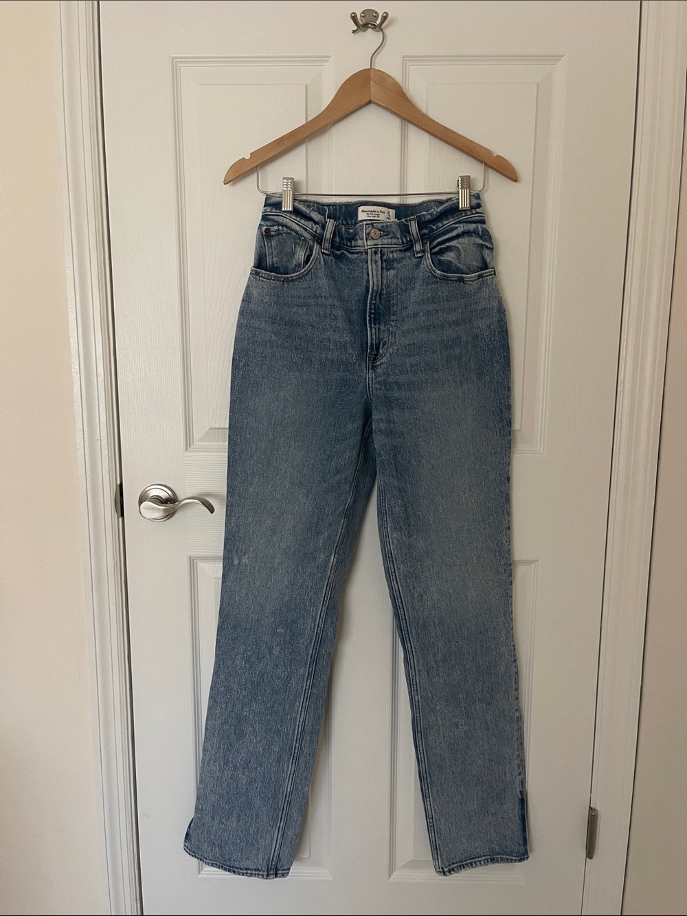 Abercrombie & Fitch *Curve Love* The 90’s Straight Ultra High Rise Jean